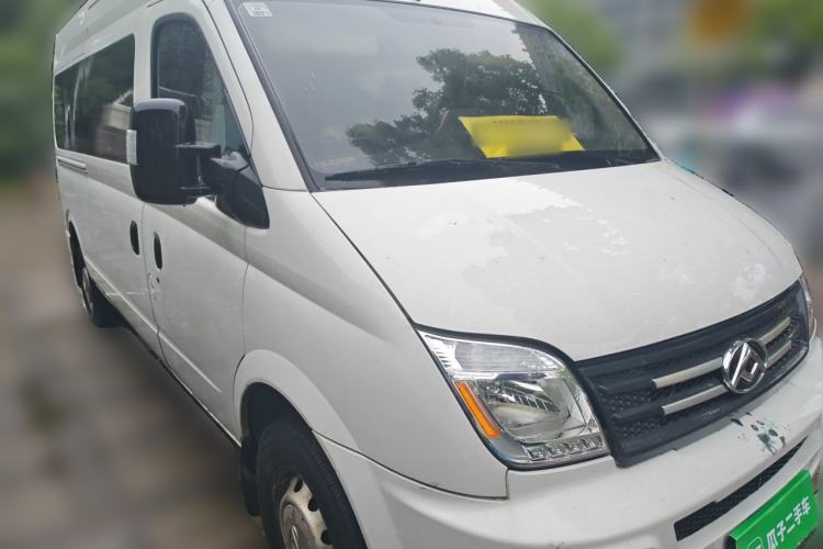 Used SAIC MAXUS Xintu V80 2021 2.0T Manual Classic City Delivery King Long Wheelbase High Roof 3 Seats Front Right 45 Deg