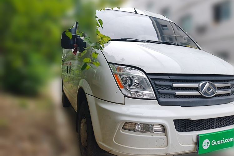 Used SAIC MAXUS Xintu V80 2021 2.0T Manual Classic City Delivery King Short Wheelbase Mid-Roof Design 3 Seats Front Right 45 Deg