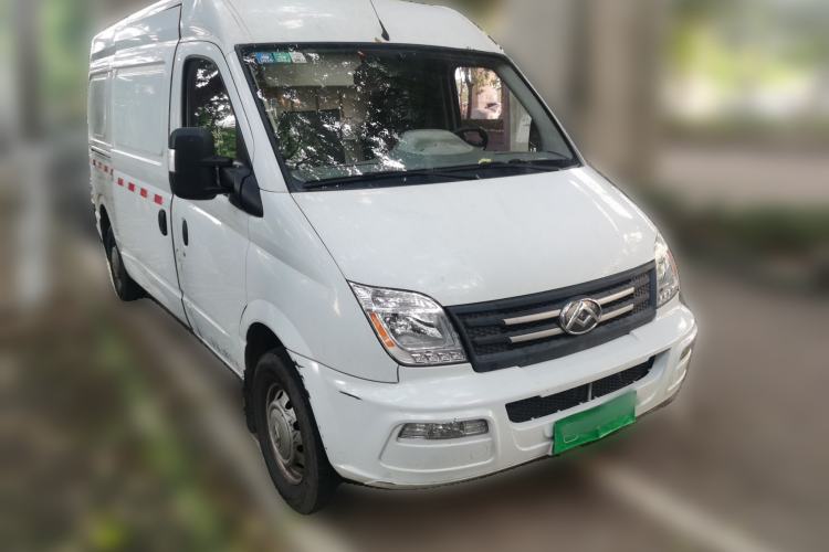 Used SAIC MAXUS Xintu V80 2021 2.0T Manual Classic City Delivery King Long Wheelbase Mid-Roof 3 Seats Front Right 45 Deg