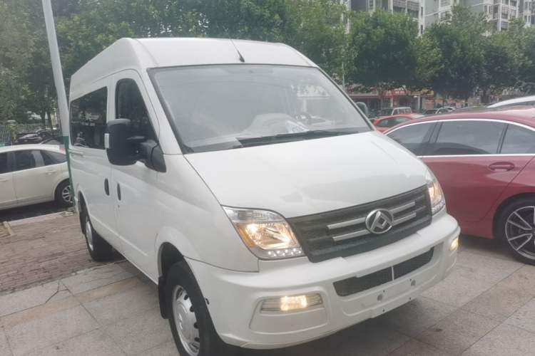 Used SAIC MAXUS Xintu V80 2021 2.0T Manual Classic Aoyuntong Short Wheelbase Mid-Roof 5/6-Seater Front Right 45 Deg