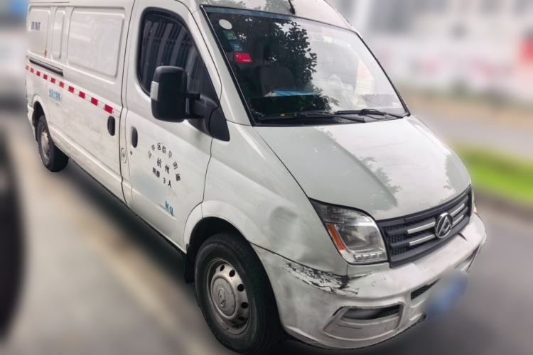 Used SAIC MAXUS Xintu V80 2021 2.0T Manual Classic City Delivery King Long Wheelbase Mid-Roof 3 Seats Front Right 45 Deg