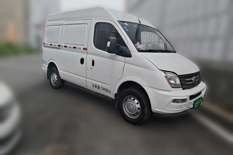 Used SAIC MAXUS Xintu V80 2021 2.0T PLUS Manual Van Short Wheelbase Mid-Roof Design 3-Seater Front Right 45 Deg