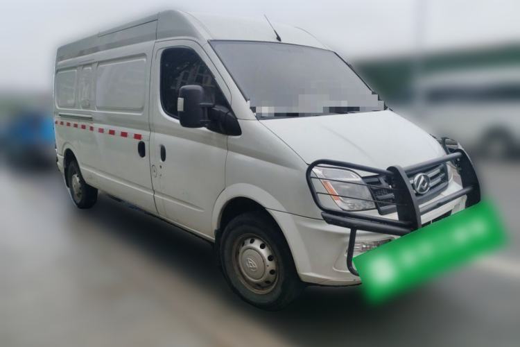 Used SAIC MAXUS Xintu V80 2021 2.0T Manual Classic City Delivery King Long Wheelbase Mid-Roof 3 Seats Front Right 45 Deg