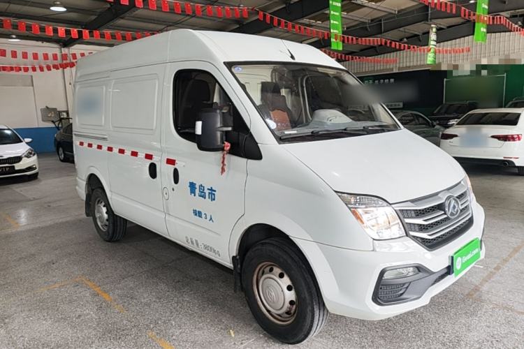Used SAIC MAXUS Xintu V80 2021 2.0T Manual Classic City Delivery King Short Wheelbase Mid-Roof Design 3 Seats Front Right 45 Deg