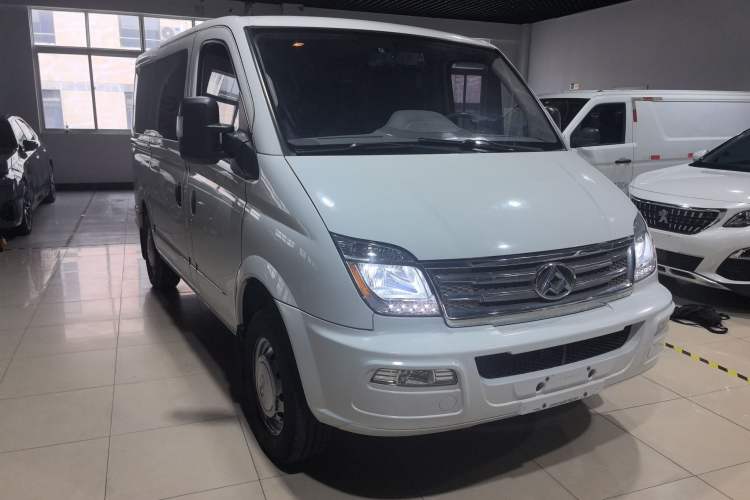 Used SAIC MAXUS Xintu V80 2021 2.0T PLUS AMT City Edition Short Wheelbase Ultra-Low Roof 5/6-Seater Front Right 45 Deg