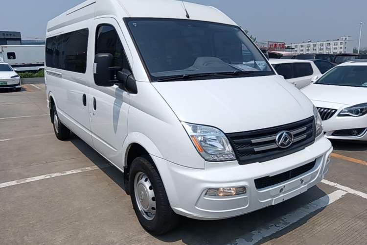 Used SAIC MAXUS Xintu V80 2021 2.0T Manual Classic Aoyuntong Long Wheelbase Mid-Roof 6/7/8/9-Seater Front Right 45 Deg
