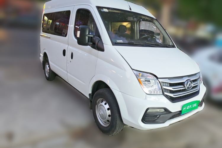 Used SAIC MAXUS Xintu V80 2021 2.0T PLUS Manual All-Around King Short Wheelbase Mid-Roof Variant—5/6/7/8/9-Seater Front Right 45 Deg