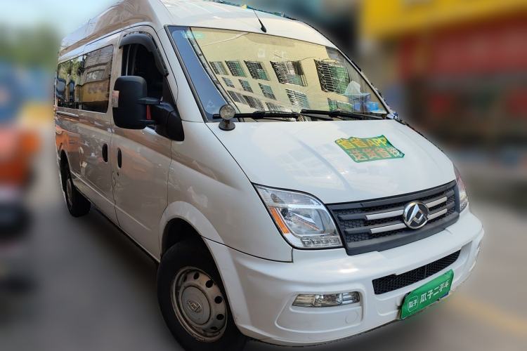 Used SAIC MAXUS Xintu V80 2021 2.0T AMT Classic Aoyuntong 127 PS Mid-axle Mid-roof 6/7/8/9-Seater Front Right 45 Deg
