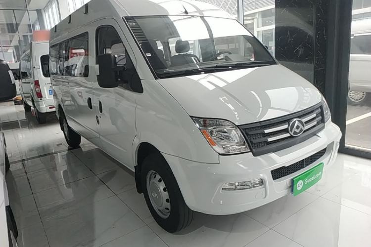 Used SAIC MAXUS Xintu V80 2021 2.0T Manual Classic Aoyuntong 127 PS Mid-axle Mid-roof 6/7/8/9-Seater Front Right 45 Deg
