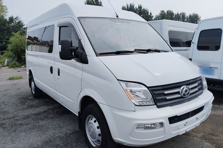 Used SAIC MAXUS Xintu V80 2021 2.0T Manual Classic Aoyuntong 127 PS Mid-axle Mid-roof 6/7/8/9-Seater Front Right 45 Deg
