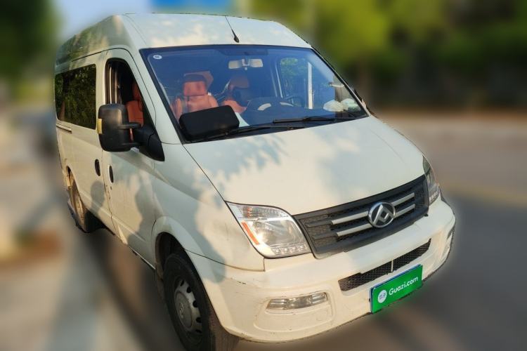 Used SAIC MAXUS Xintu V80 2021 2.0T Manual Classic Aoyuntong Short Wheelbase Mid-Roof 5/6-Seater Front Right 45 Deg