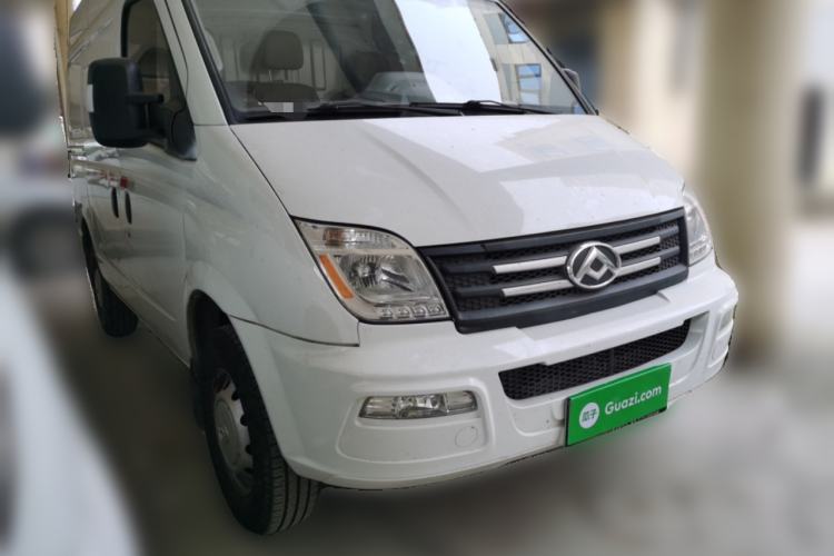 Used SAIC MAXUS Xintu V80 2021 2.0T Manual Classic City Delivery King Short Wheelbase Mid-Roof Design 3 Seats Front Right 45 Deg