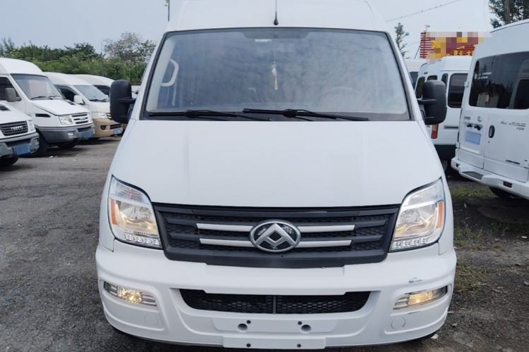 Used SAIC MAXUS Xintu V80 2021 2.0T Manual Classic Aoyuntong 127 PS Mid-axle Mid-roof 6/7/8/9-Seater Front
