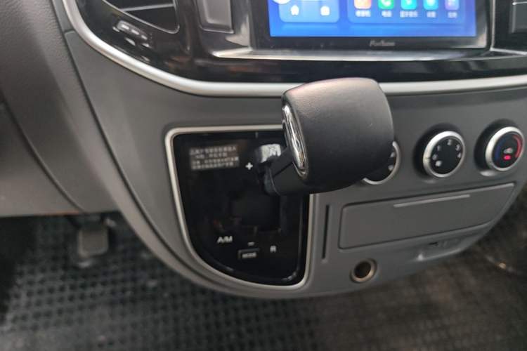 Used SAIC MAXUS Xintu V80 2021 2.0T AMT Classic Aoyuntong Long Wheelbase Mid-Roof 6/7/8/9-Seater Gear Lever