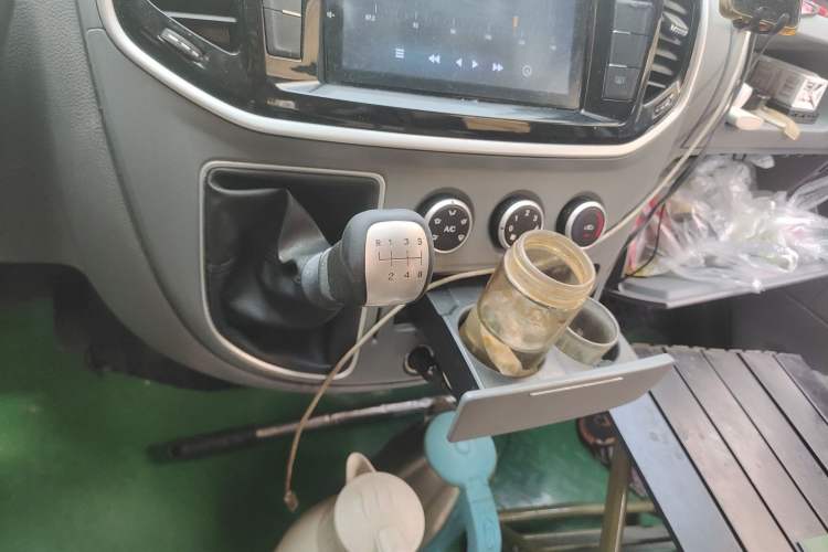 Used SAIC MAXUS Xintu V80 2021 2.0T PLUS Manual All-Around King Short Wheelbase Mid-Roof Variant—5/6/7/8/9-Seater Gear Lever
