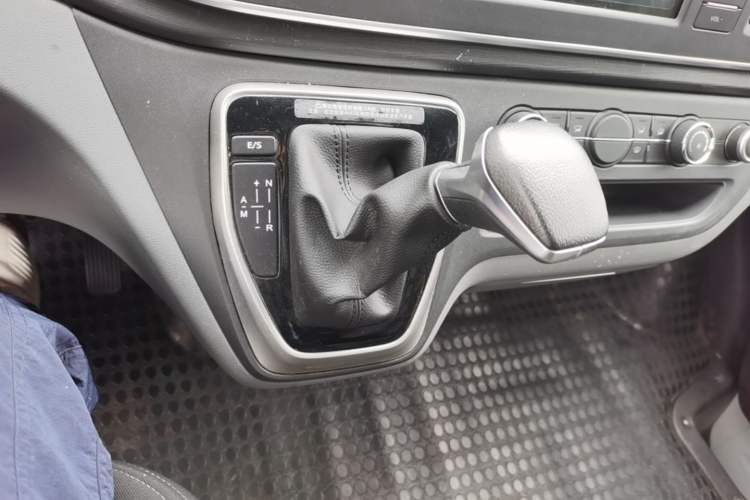 Used SAIC MAXUS Xintu V80 2021 2.0T PLUS AMT Aoyuntong Short-Wheelbase Mid-Roof 5/6-Seater Gear Lever