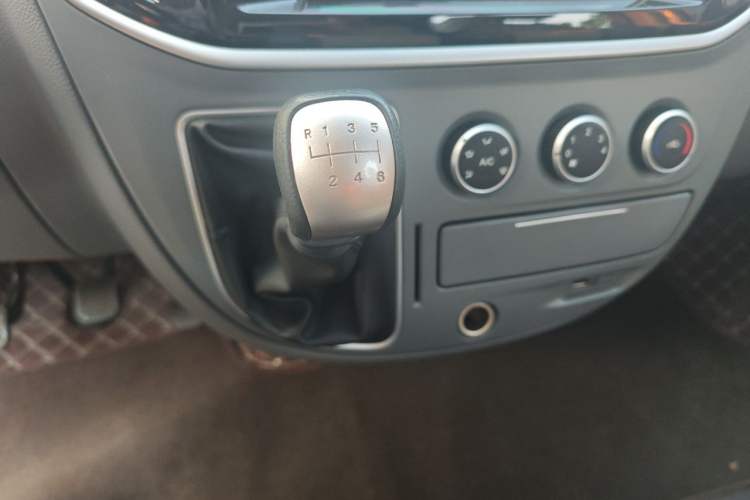 Used SAIC MAXUS Xintu V80 2021 2.0T Manual Classic Aoyuntong Long Wheelbase Mid-Roof 6/7/8/9-Seater Gear Lever