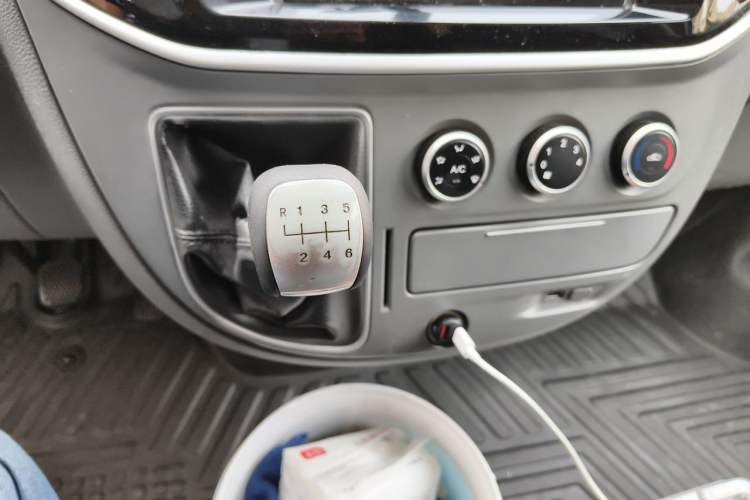 Used SAIC MAXUS Xintu V80  Gear Lever