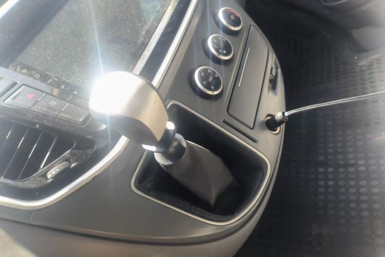 Used SAIC MAXUS Xintu V80  Gear Lever