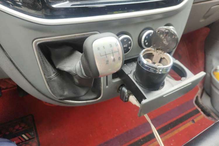 Used SAIC MAXUS Xintu V80 2021 2.0T Manual Classic Aoyuntong Long Wheelbase High-Roof 6/7/8/9-Seater Gear Lever