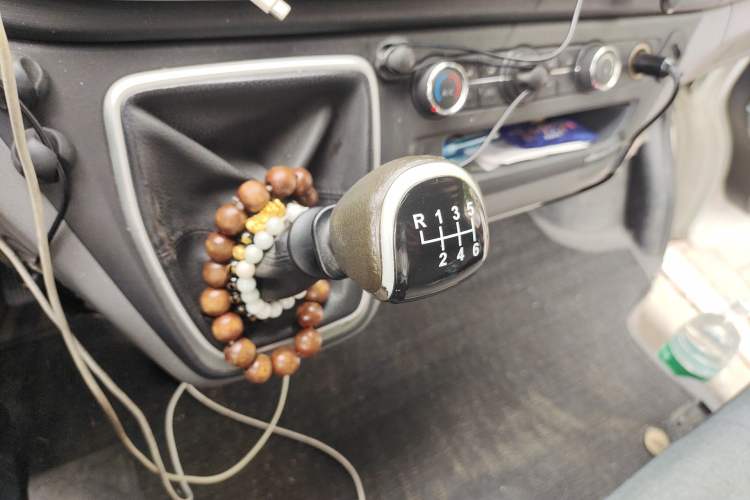 Used SAIC MAXUS Xintu V80 2021 2.0T Manual Classic Aoyuntong 127 PS Mid-axle Mid-roof 6/7/8/9-Seater Gear Lever