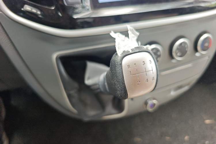 Used SAIC MAXUS Xintu V80 2021 2.0T Manual Classic Aoyuntong Long Wheelbase Mid-Roof 6/7/8/9-Seater Gear Lever