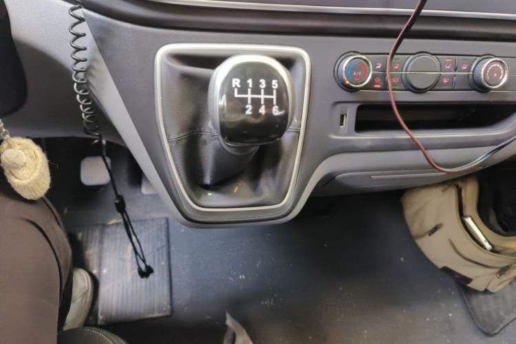 Used SAIC MAXUS Xintu V80 2021 2.0T Manual Classic Aoyuntong 127 PS Mid-axle Mid-roof 6/7/8/9-Seater Gear Lever