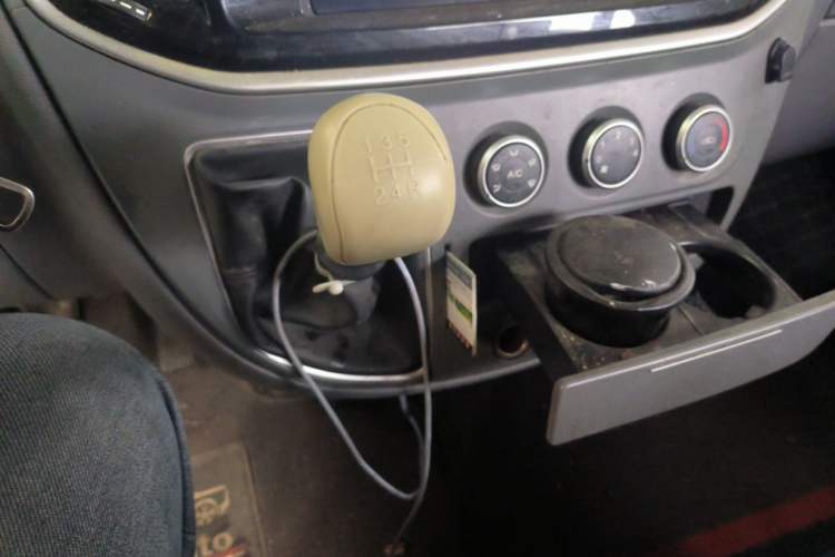 Used SAIC MAXUS Xintu V80 2021 2.0T Manual Classic Aoyuntong Long Wheelbase Mid-Roof 6/7/8/9-Seater Gear Lever