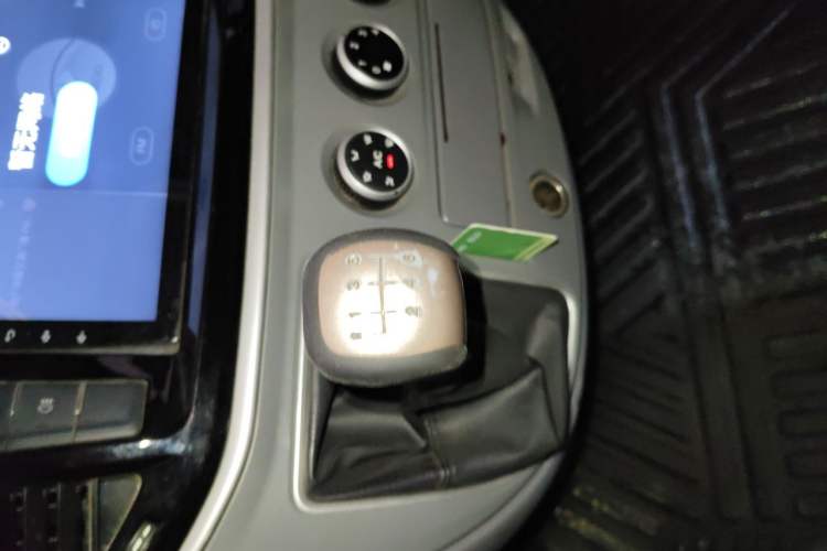 Used SAIC MAXUS Xintu V80 2021 2.0T Manual Classic Aoyuntong Long Wheelbase Mid-Roof 6/7/8/9-Seater Gear Lever