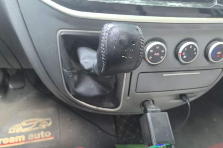 Used SAIC MAXUS Xintu V80 2021 2.0T Manual Classic Aoyuntong Long Wheelbase Mid-Roof 6/7/8/9-Seater Gear Lever