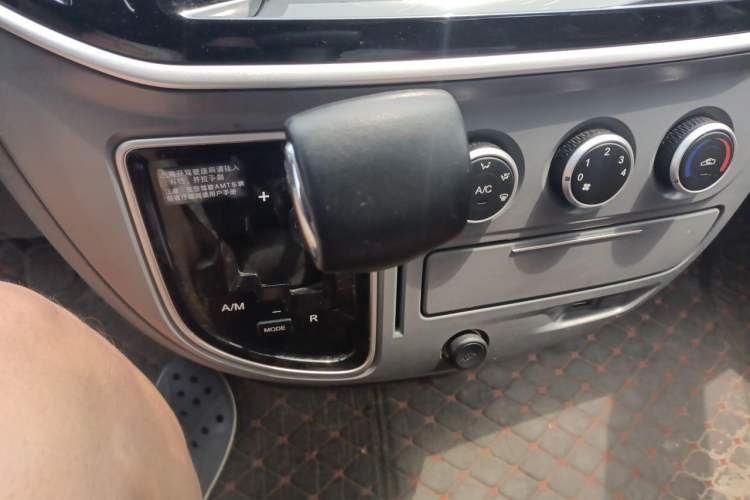 Used SAIC MAXUS Xintu V80 2021 2.0T PLUS AMT Business & Travel Long Wheelbase Mid-Roof 9-Seater Gear Lever