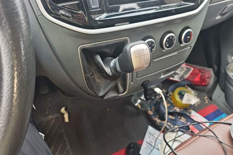 Used SAIC MAXUS Xintu V80 2021 2.0T Manual Classic Aoyuntong Long Wheelbase Mid-Roof 6/7/8/9-Seater Gear Lever