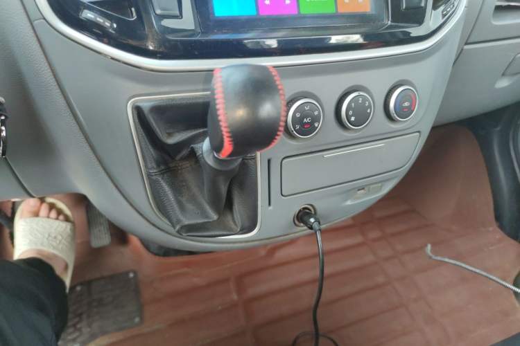 Used SAIC MAXUS Xintu V80 2021 2.0T Manual Classic Aoyuntong Long Wheelbase Mid-Roof 6/7/8/9-Seater Gear Lever