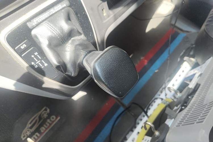 Used SAIC MAXUS Xintu V80  Gear Lever