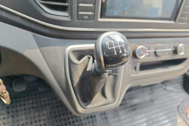 Used SAIC MAXUS Xintu V80 2021 2.0T Manual Classic Aoyuntong 139 PS Mid-axle Mid-roof 6/7/8/9-Seater Gear Lever