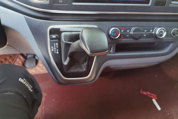 Used SAIC MAXUS Xintu V80  Gear Lever