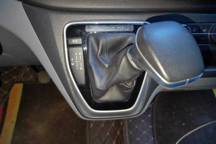 Used SAIC MAXUS Xintu V80 2021 2.0T PLUS AMT All-Rounder Short Wheelbase Mid-Roof 5/6/7/8/9-Seater Gear Lever