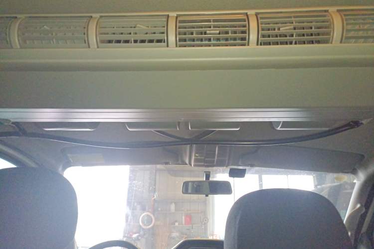 Used SAIC MAXUS Xintu V80 2021 2.0T Manual Classic Aoyuntong Short Wheelbase Ultra-Low Roof 7/8/9-Seater Headliner