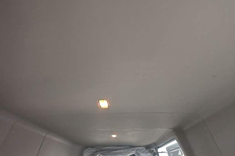 Used SAIC MAXUS Xintu V80 2021 2.0T AMT Classic Aoyuntong Long Wheelbase Mid-Roof 6/7/8/9-Seater Headliner