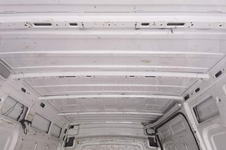 Used SAIC MAXUS Xintu V80 2021 2.0T Manual Classic City Delivery King Long Wheelbase Mid-Roof 3 Seats Headliner
