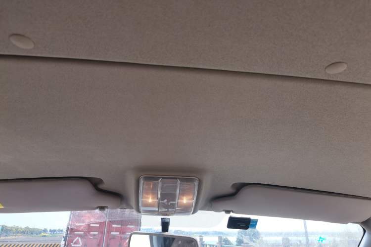 Used SAIC MAXUS Xintu V80 2021 2.0T Manual Classic Aoyuntong Short Wheelbase Ultra-Low Roof 5/6-Seater Headliner