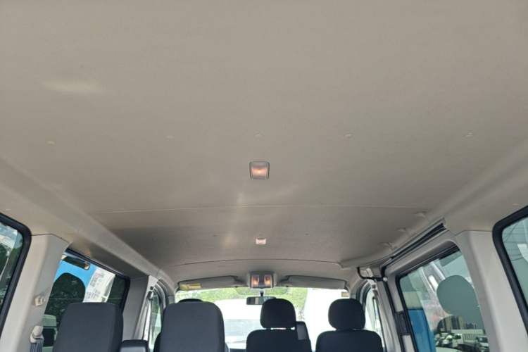 Used SAIC MAXUS Xintu V80 2021 2.0T AMT Classic Aoyuntong Short Wheelbase Ultra-Low Roof 5/6-Seater Headliner