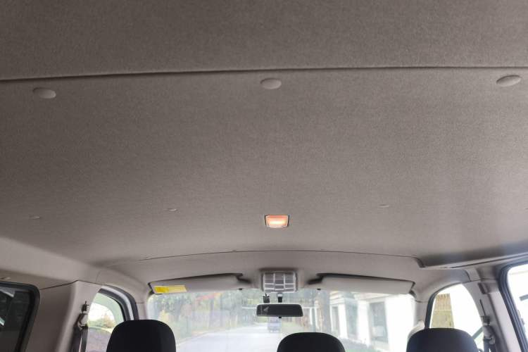 Used SAIC MAXUS Xintu V80 2021 2.0T AMT Classic Aoyuntong Short Wheelbase Ultra-Low Roof 5/6-Seater Headliner