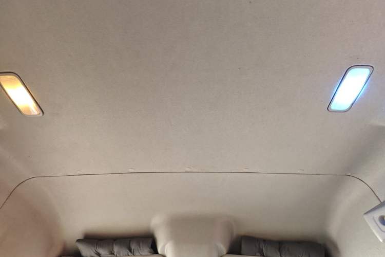 Used SAIC MAXUS Xintu V80 2021 2.0T Manual Classic Aoyuntong Short Wheelbase Mid-Roof 5/6-Seater Headliner