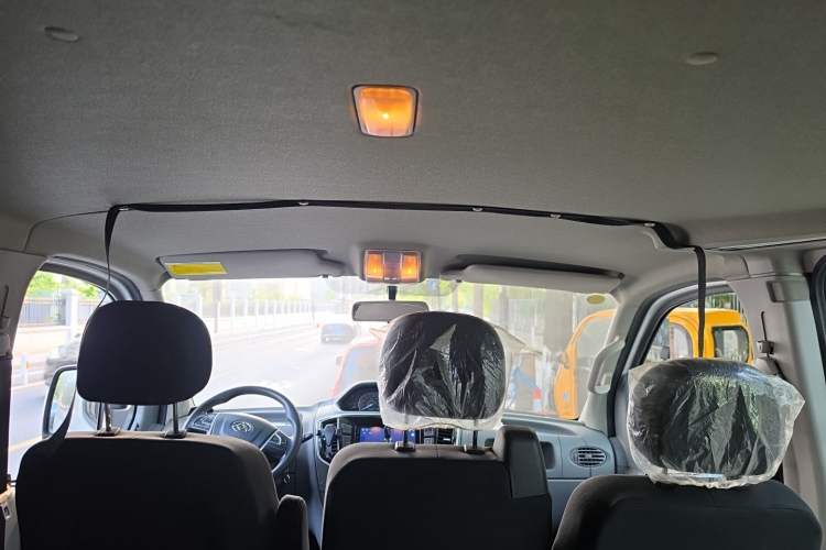 Used SAIC MAXUS Xintu V80 2021 2.0T AMT Classic Aoyuntong Short Wheelbase Ultra-Low Roof 5/6-Seater Headliner