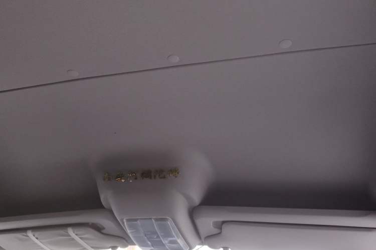 Used SAIC MAXUS Xintu V80 2021 2.0T Manual Classic Aoyuntong Short Wheelbase Mid-Roof 5/6-Seater Headliner