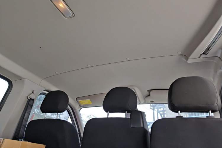 Used SAIC MAXUS Xintu V80 2021 2.0T Manual Classic Aoyuntong Short Wheelbase Ultra-Low Roof 5/6-Seater Headliner