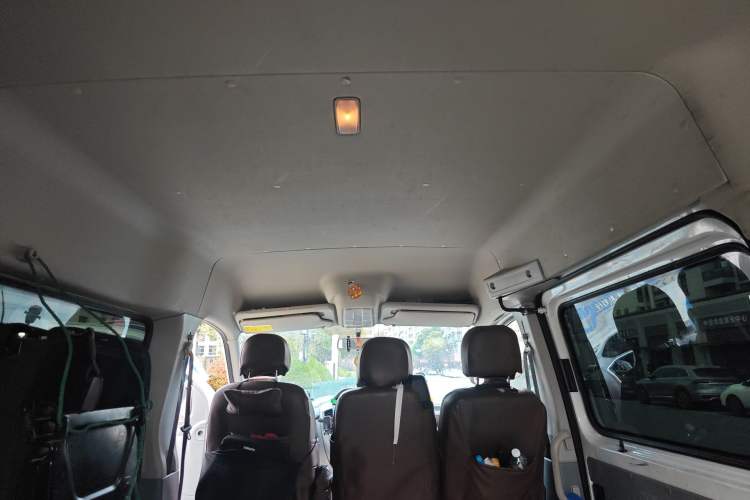 Used SAIC MAXUS Xintu V80 2021 2.0T AMT Classic Aoyuntong Short Wheelbase Mid-Roof 5/6-Seater Headliner