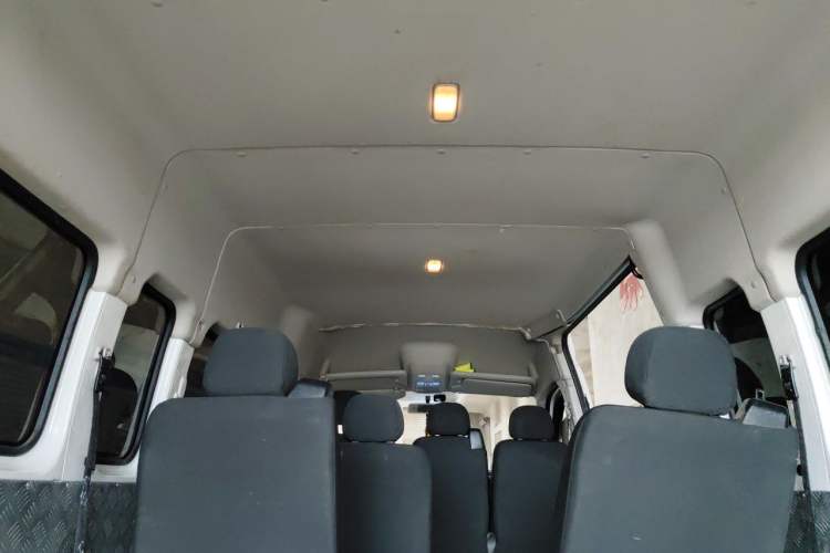 Used SAIC MAXUS Xintu V80 2021 2.0T Manual Classic Aoyuntong Long Wheelbase Mid-Roof 6/7/8/9-Seater Headliner