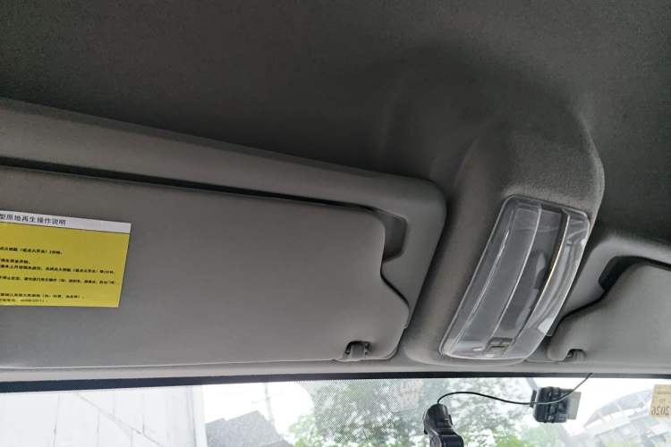Used SAIC MAXUS Xintu V80 2021 2.0T PLUS Manual Van Short Wheelbase Mid-Roof Design 3-Seater Headliner